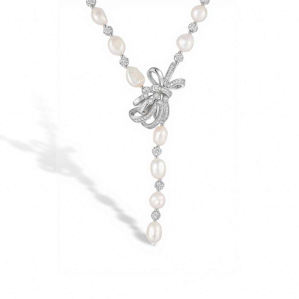 Béatitude Delicate White Pearl Sweater Necklace